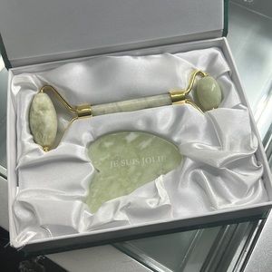 Je Suis Jolie Jade Roller and Gua Sha